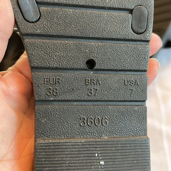 ARDENE black sandals with gold chain decor size 7 - Picture 7 of 7